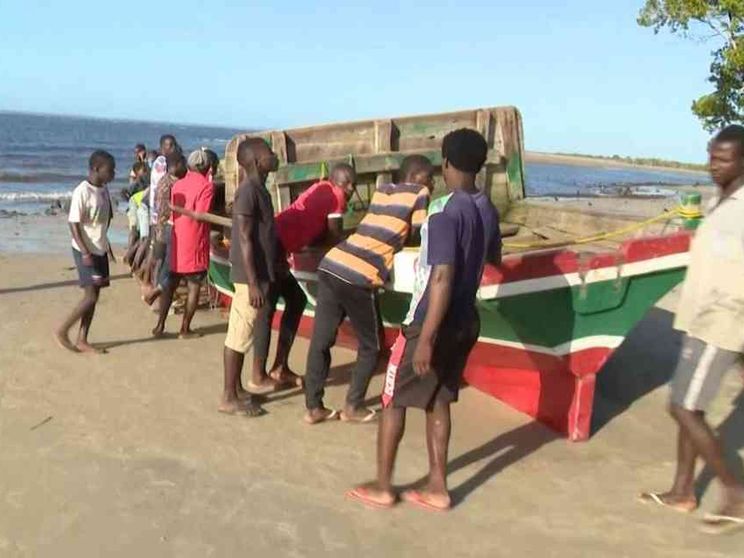 Mozambico, affonda barca con 130 persone in fuga dal colera