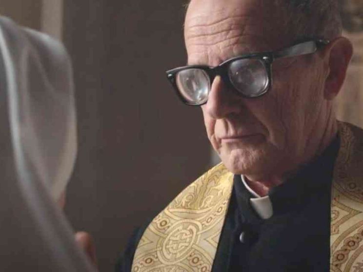 Bloccati gli spot su Eucaristia e patatine