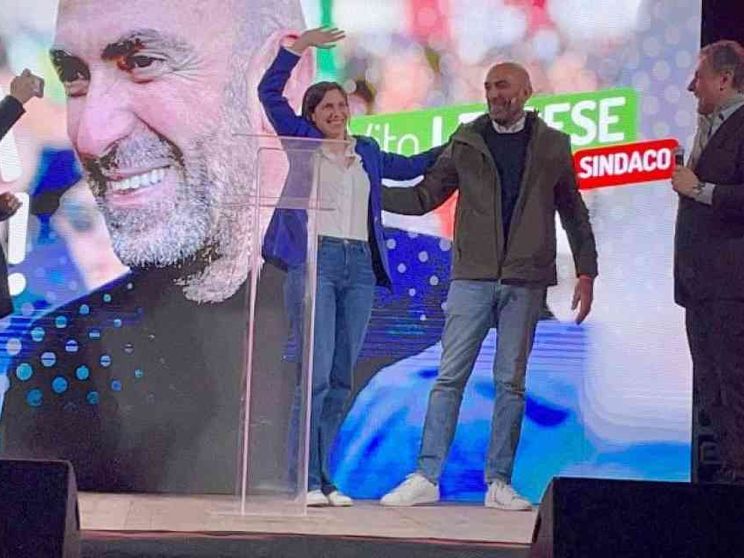 Pd, alta tensione sulla questione morale. Schlein sceglie la linea anti-correnti