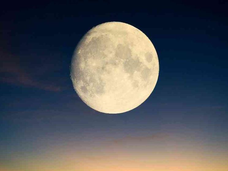 Dalla Pasqua al Ramadan, le religioni di fronte alla luna