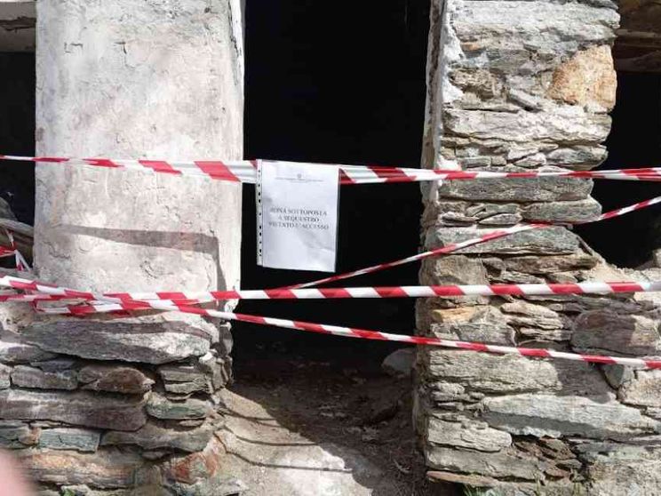 Donna trovata morta in un rudere: arrestato un giovane a Lione