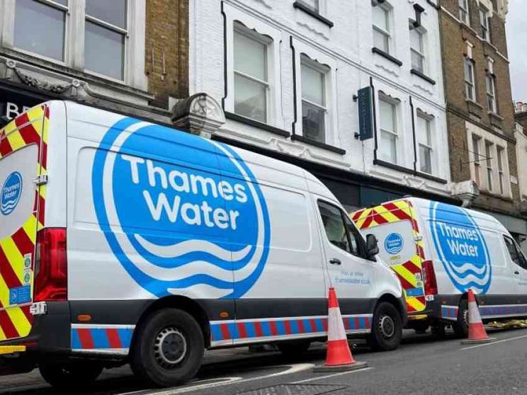 Acqua privatizzata, fallimento all’inglese Thames Water vicina alla bancarotta