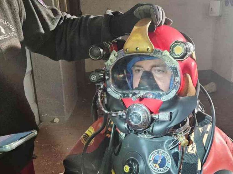 La missione impossibile dei sommozzatori al piano -9. Trovati due corpi