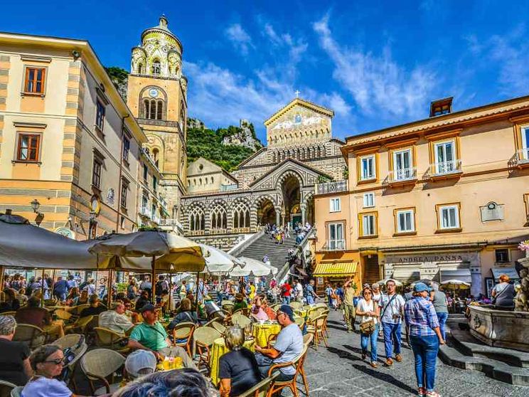 Cena fuori, anche con prezzi alti. Nel 2023 un conto da 92 miliardi