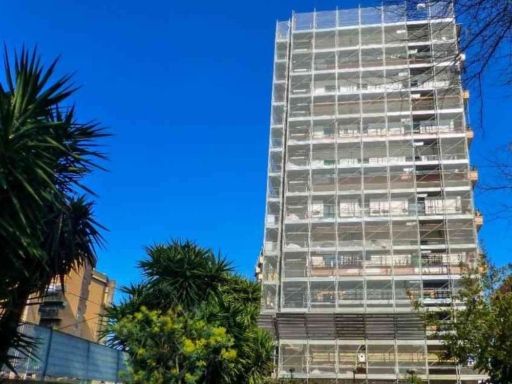 Via libera Ue alla direttiva «Case green», l'Italia vota contro. Cosa cambia