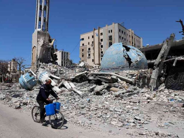 Il Papa: «Fermatevi. Fate cessare il rumore delle armi in Medio Oriente»