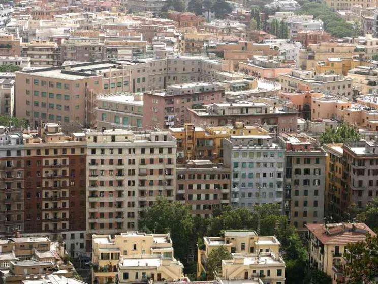 Abi: giù i tassi sui prestiti, per la casa in media si scende al 3,79%