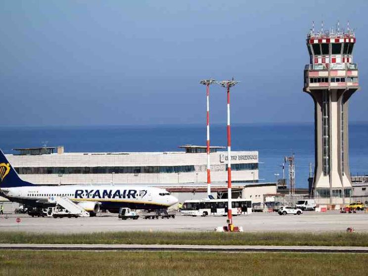 C'è carenza di aerei per le vacanze. Cosa sta succedendo