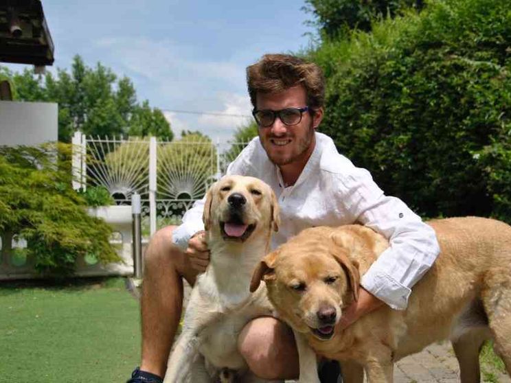 Riccardo, le foto oltre l'autismo: «Coi miei scatti vedo dentro le persone»