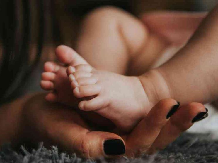 Quante mamme hanno i figli della maternità surrogata?