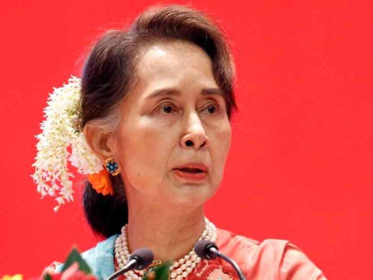 La Nobel Aung San Suu Kyi fuori dal carcere: «Va curata per il caldo»