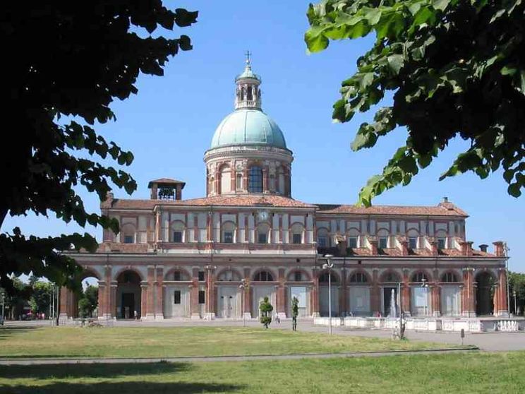 Caravaggio, il maxi-polo della logistica minaccia il santuario: «Fermatevi»