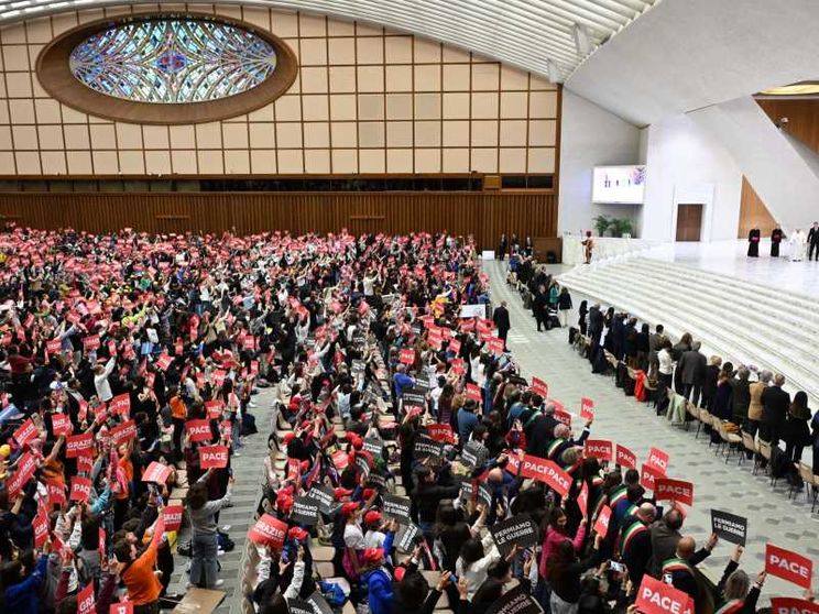 Il Papa alle Scuole per la pace: «Siate protagonisti del futuro»