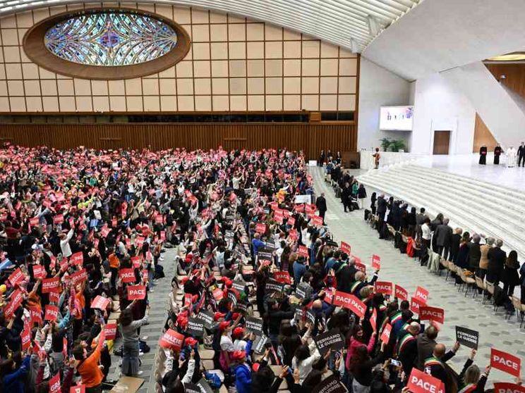 Il Papa alle Scuole per la pace: «Siate protagonisti del futuro»