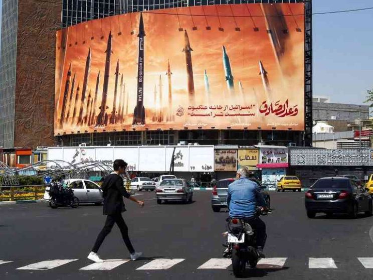 Israele attacca l’Iran. Operazione lampo nella contro una base aerea