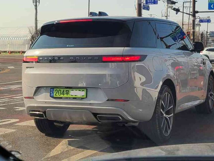 Targa colorata se l'auto di lusso è aziendale: mossa antievasione in Corea