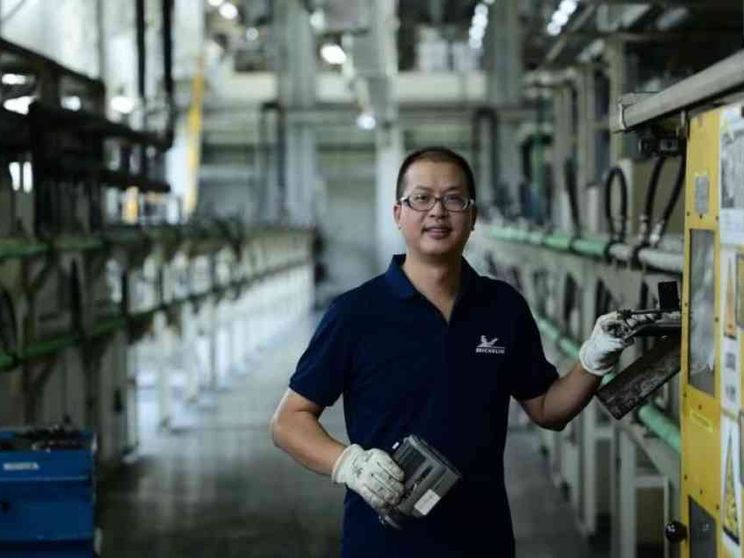 Michelin va oltre il salario minimo: stipendi «dignitosi» in tutto il mondo