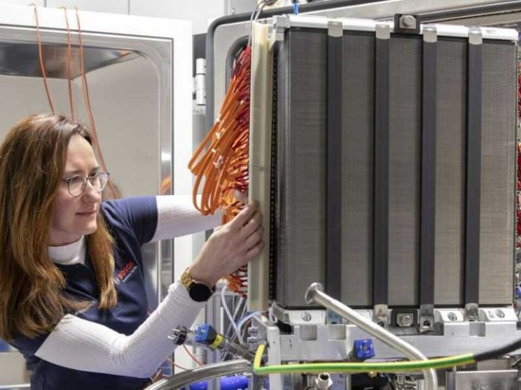 Tecnologia connessa alla dinamica delle auto: Bosch prepara grandi novità