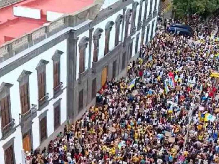 «Canarias tiene un limite»: la rivolta di Tenerife contro il turismo di massa