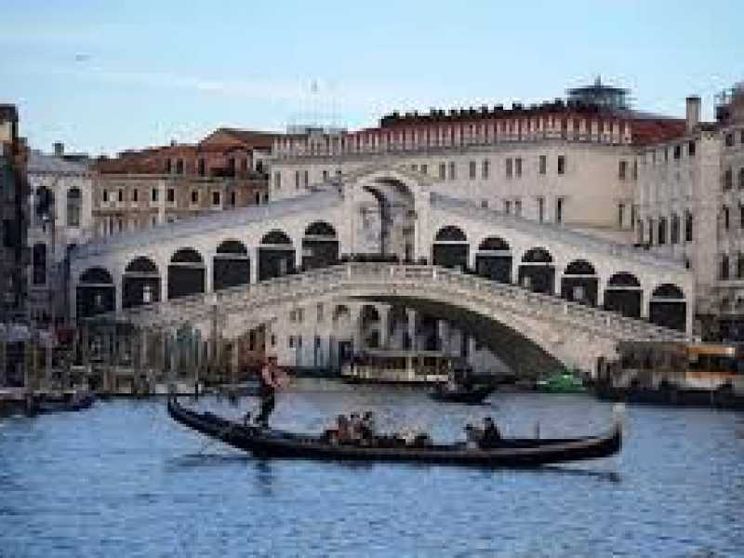 14 milioni in viaggio per i ponti di primavera, a Venezia debutta il ticket