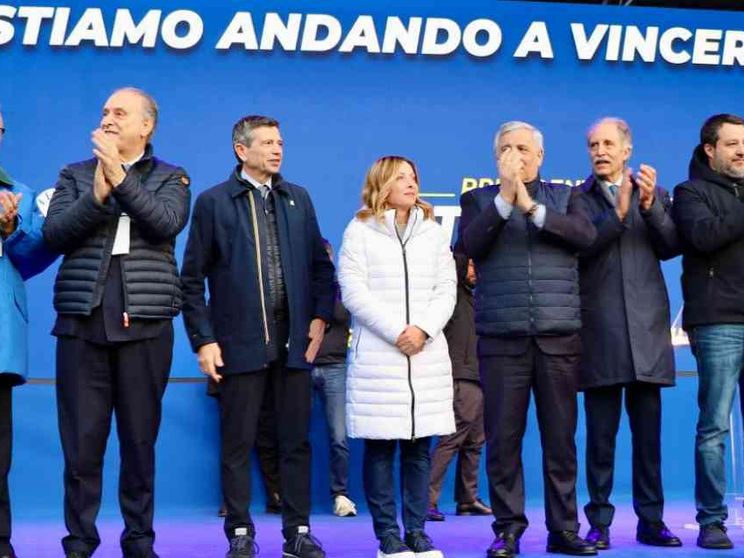 In Basilicata Bardi fa il bis. Ma a trionfare è l'astensionismo