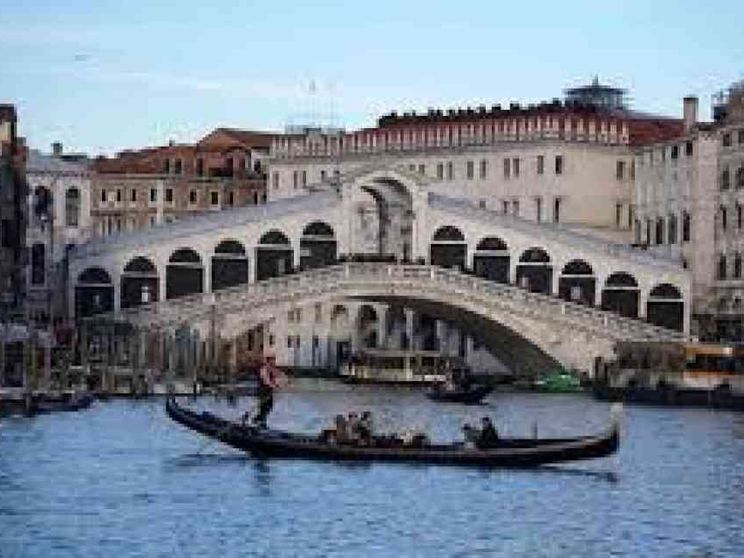 14 milioni in viaggio per i ponti di primavera, a Venezia debutta il ticket