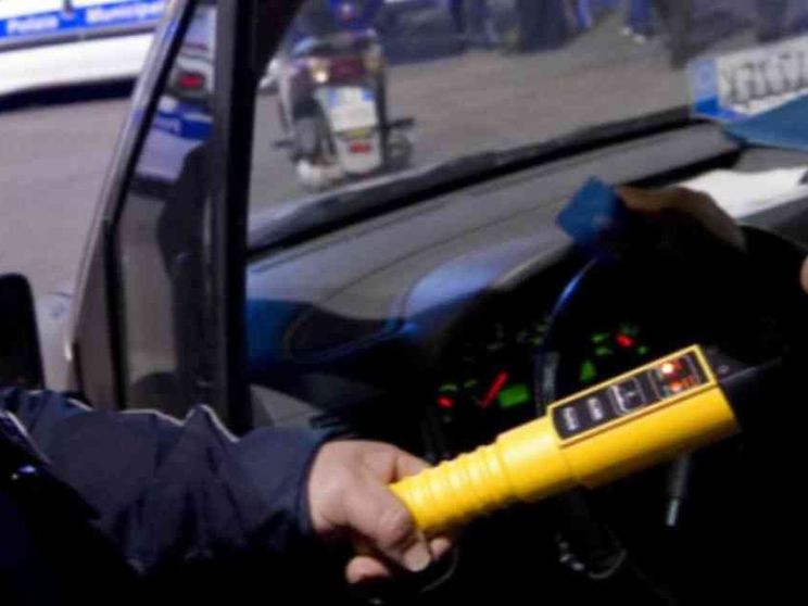 Assolto dalla guida in stato di ebbrezza: il suo corpo produce alcol