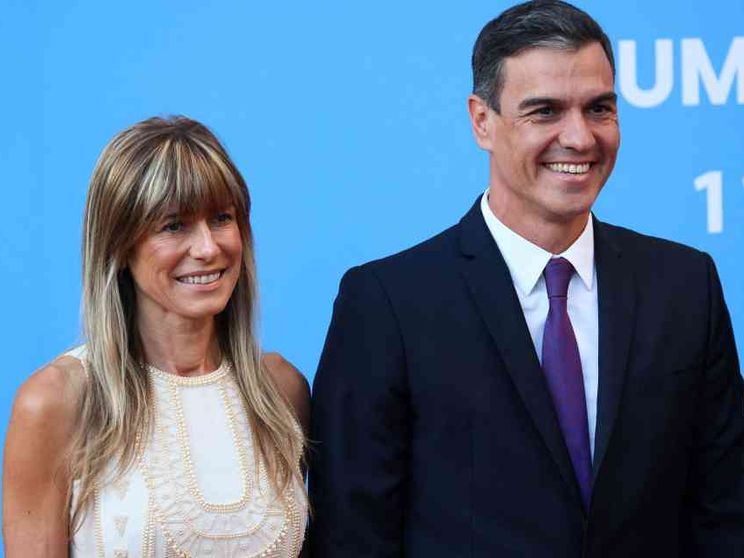 La mossa di Sánchez: «Penso alle dimissioni per gli attacchi a mia moglie»