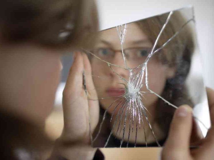 «Non sei in grado di crescere un figlio»: storie di aborto. Le donne? Sole