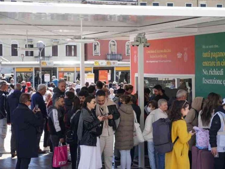 Proteste e controlli nel primo giorno di ticket