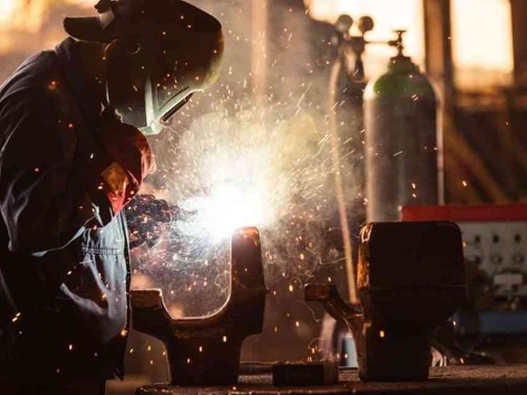 Personale nella grande distribuzione e saldatori da formare