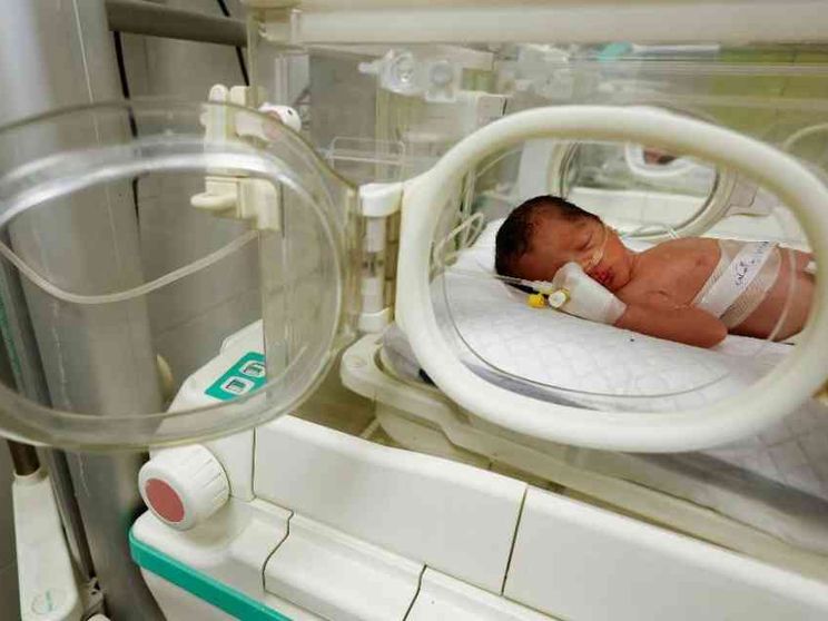 Non ce l'ha fatta Sabreen, la neonata estratta viva dal corpo della madre