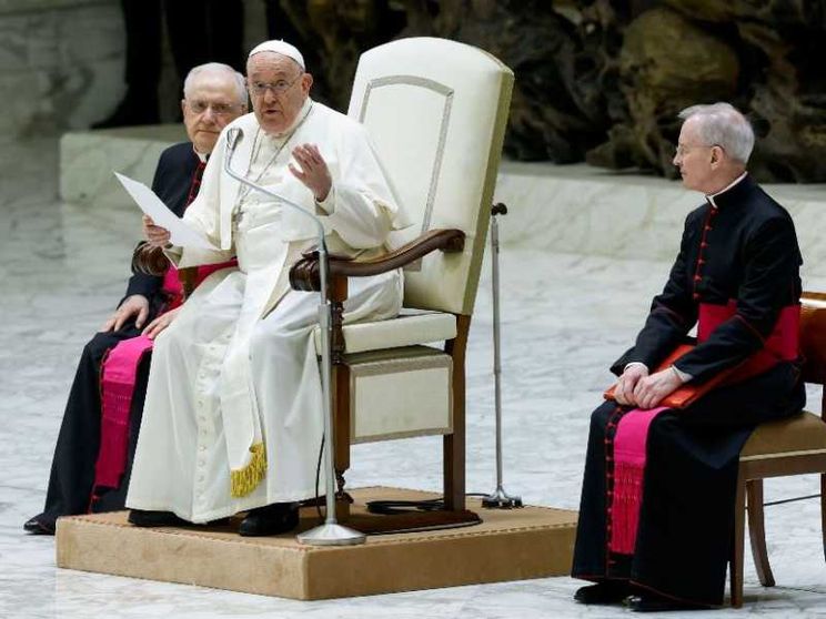Il Papa: gli anziani memoria del mondo. Io ho imparato la fede da mia nonna