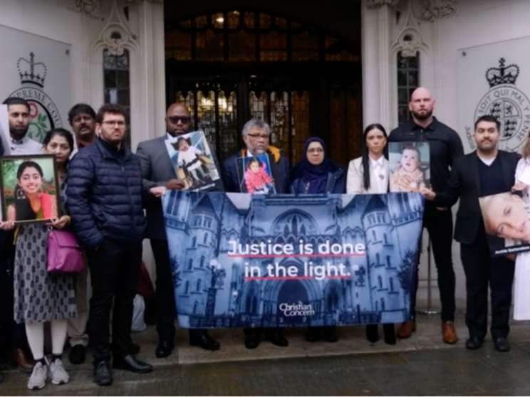 I genitori dei «bimbi morti per sentenza» sfidano giudici e medici