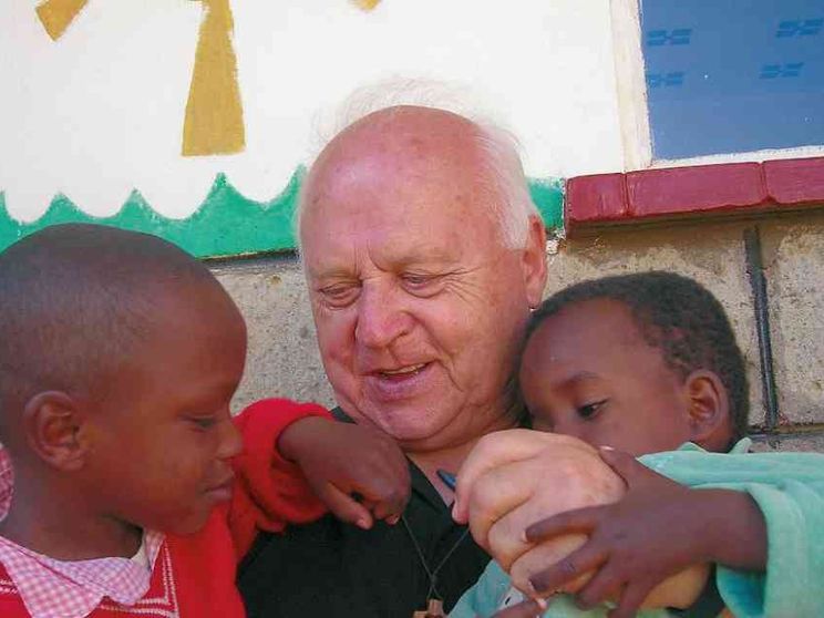 Addio ad Angelo Cavagna, prete operaio e padre dell'obiezione di coscienza