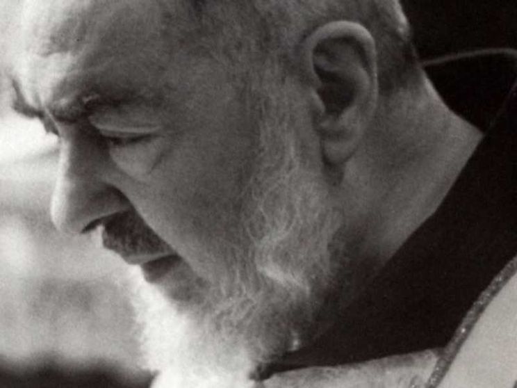 Padre Pio, la beatificazione 25 anni fa (e le sue dieci foto inedite)