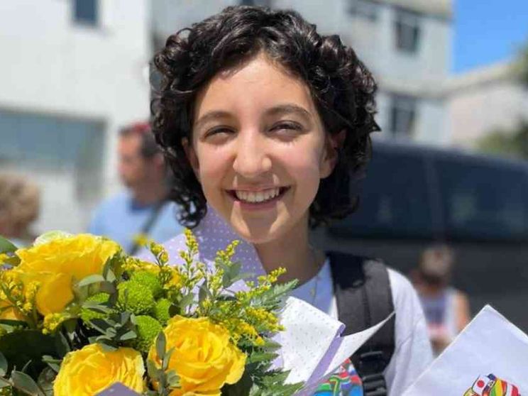 Dal cancro ai migranti: l'altruismo di Marta, “alfiere” a 15 anni