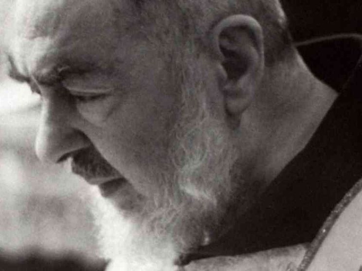 Padre Pio, la beatificazione 25 anni fa (e le sue dieci foto inedite)