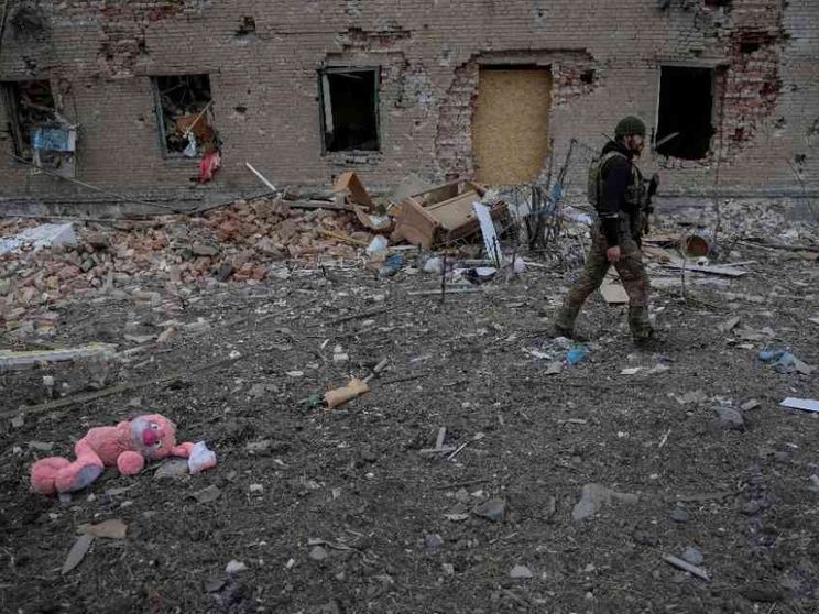 La città di Chasiv Yar carbonizzata. Il Pentagono accusa: usate armi chimiche