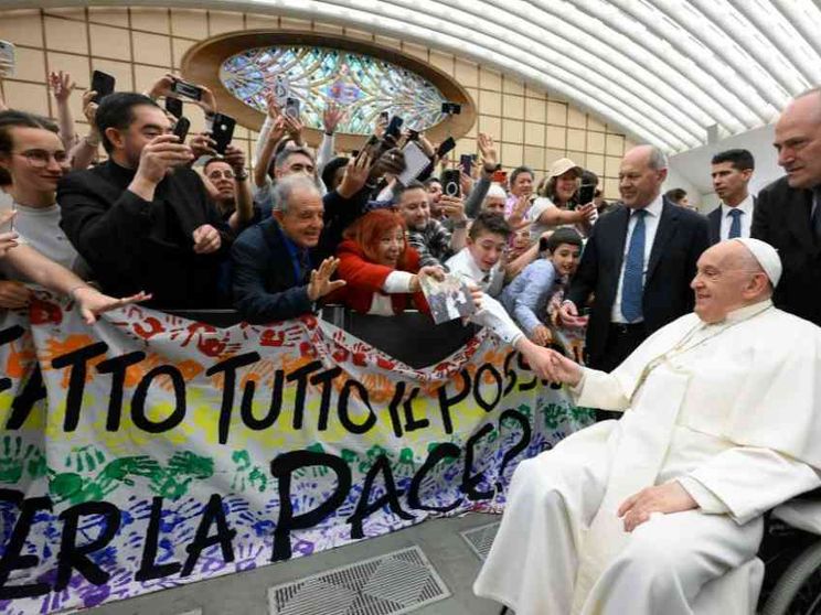 Il Papa: basta investire nelle armi, è terribile guadagnare dalla morte