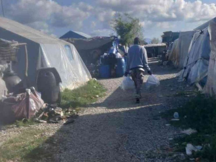 Viaggio nel ghetto dei braccianti. C'è un racket anche per l’acqua calda