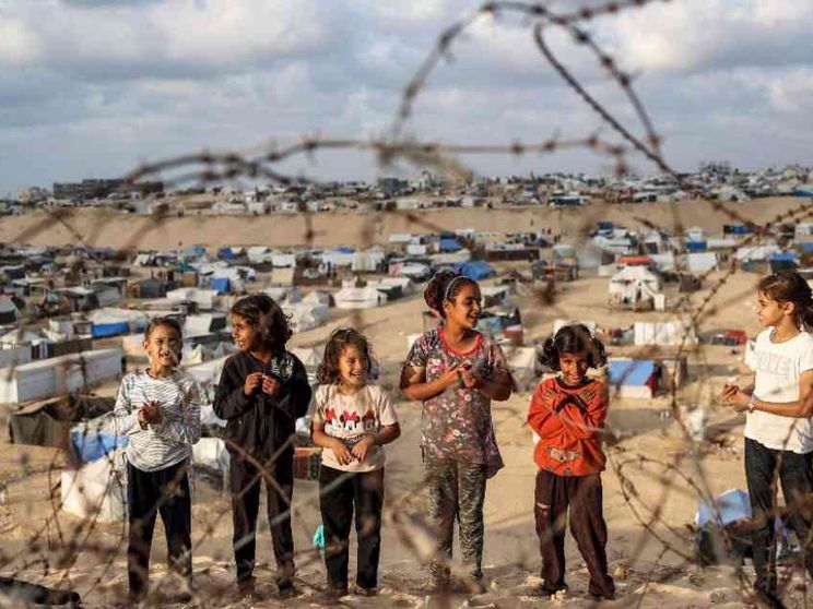 Trattativa in bilico. Da Erez entrati camion di aiuti