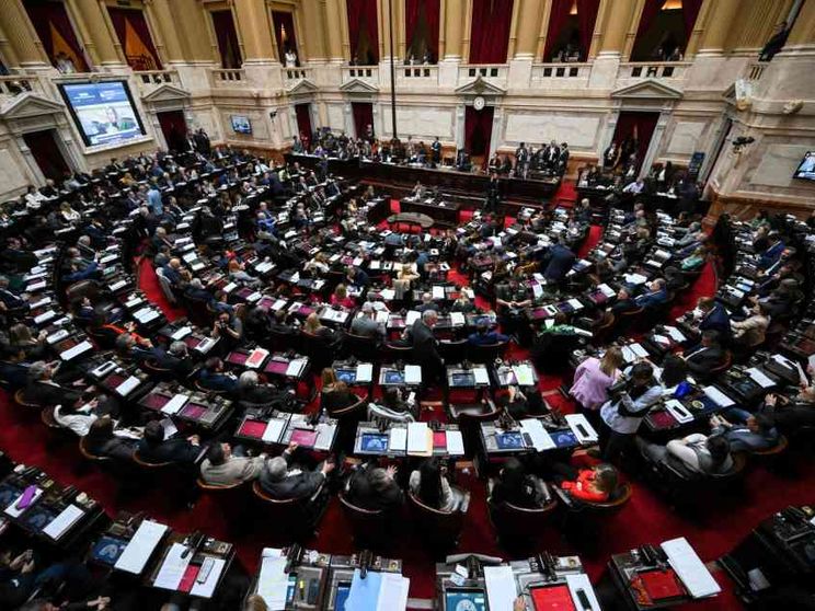 Milei festeggia: primo “sì” alla legge che stravolgerà il Paese