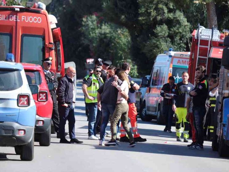 Tragedia dei 5 operai, l'arcivescovo di Palermo: «Sconfitta sociale»