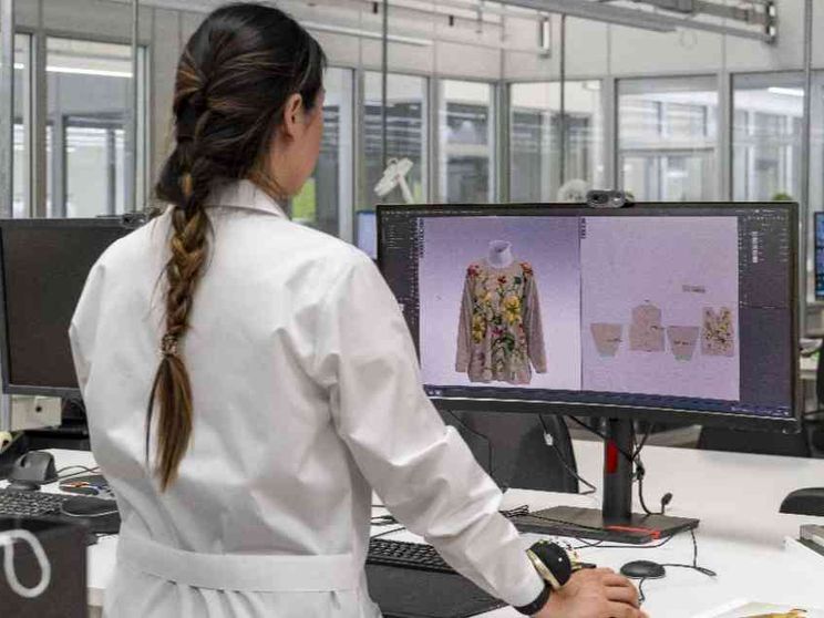 Prada investe nell’intelligenza «artigianale» formando nuovi talenti