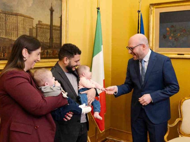 Fontana premia Ylenia, mamma coraggio con un cuore a metà