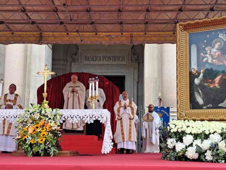 Alla Supplica si invoca la pace nel mondo in sintonia con il Papa