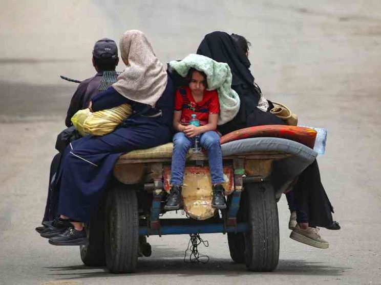 Israele: «Avanti su Rafah». I carri armati circondano la zona est