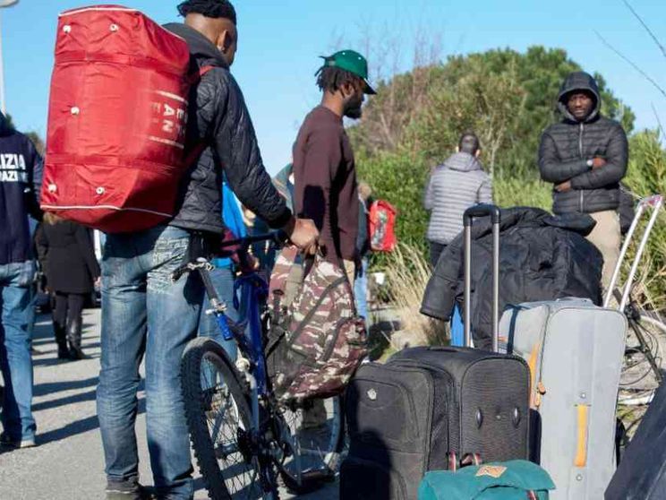Gioia Tauro dice no al villaggio dei braccianti, stop alla riqualificazione