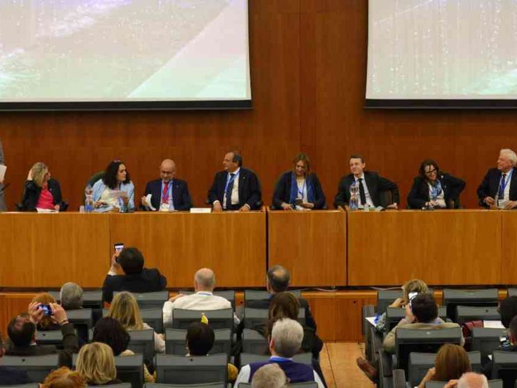 Le professioni sanitarie unite: «Salviamo l’accesso alle cure»